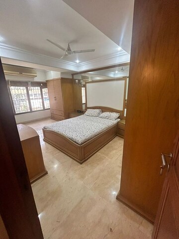 Bedroom in 4 BHK Apartment at Santacruz West – for Rent