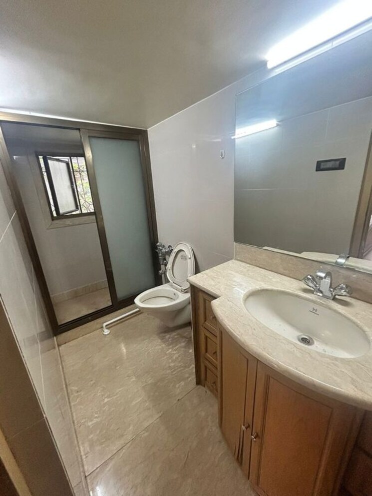 Bathroom, santacruz west 4 Bedroom 1200 Sq.Ft. Apartment In Santacruz West Mumbai 9856639