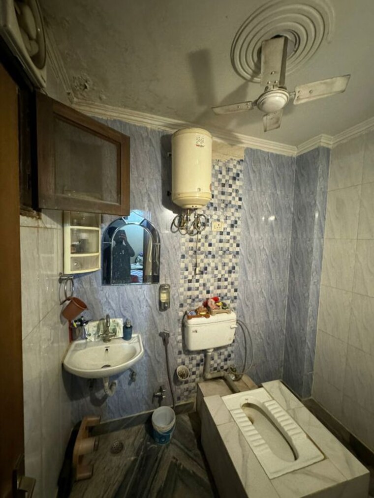 Bathroom, khirki extension 2 Bedroom 750 Sq.Ft. Builder Floor In Khirki Extension Delhi 9856646