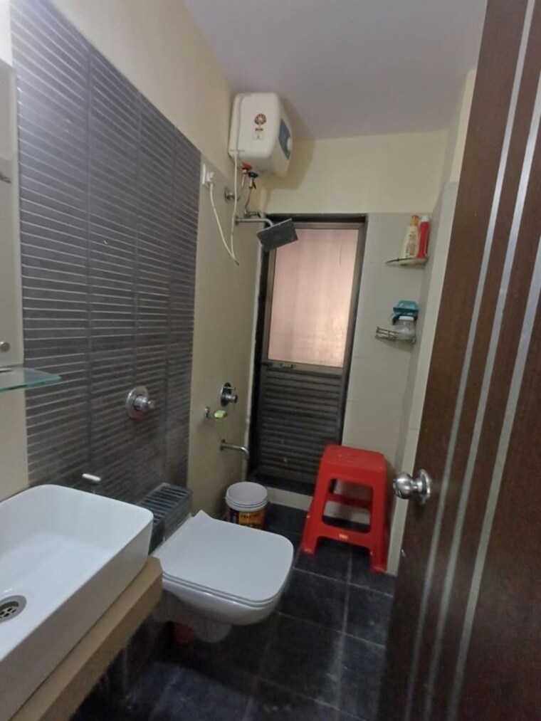 Bathroom, vartak nagar 2 Bedroom 650 Sq.Ft. Apartment In Vartak Nagar Thane 9856657