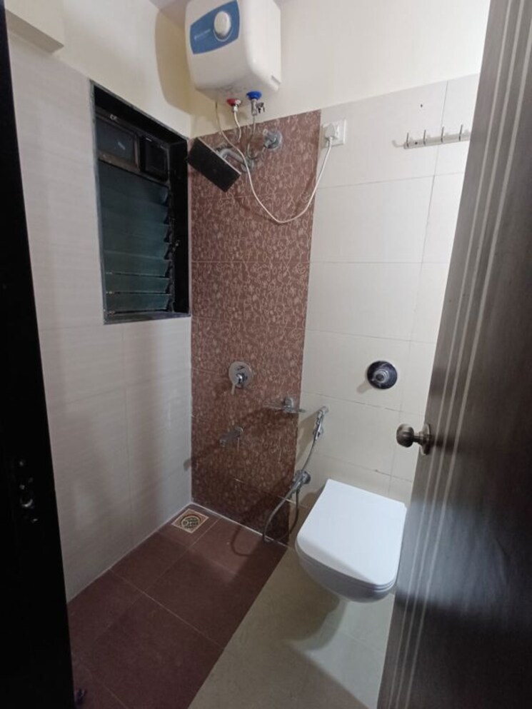 Bathroom, vartak nagar 2 Bedroom 650 Sq.Ft. Apartment In Vartak Nagar Thane 9856657