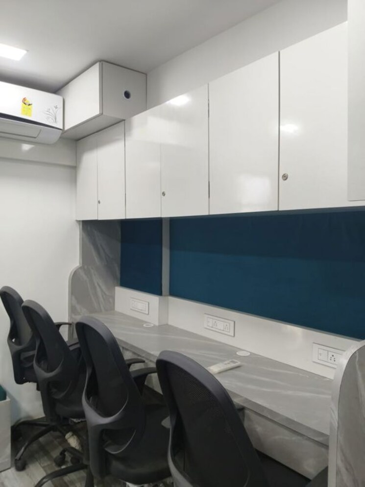 Team Area, malad west Commercial Office Space 300 Sq.Ft. In Malad West Mumbai 9856664