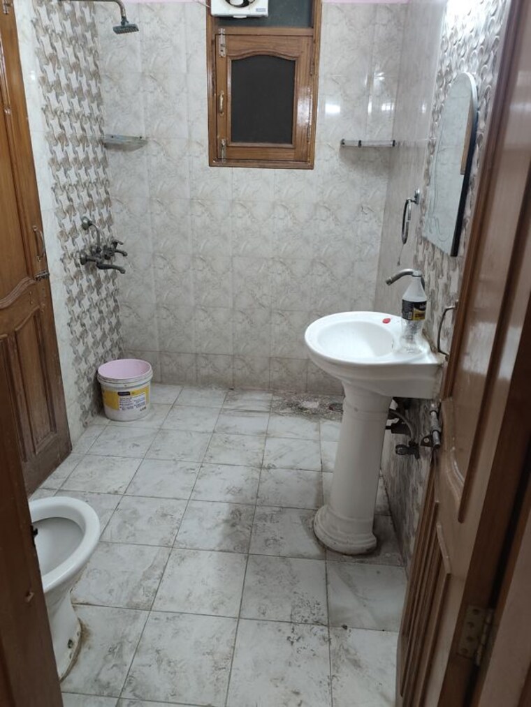 Bathroom, sector 46 3 Bedroom 1750 Sq.Ft. Independent House In Sector 46 Noida 9856677