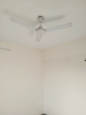 Room in 2 BHK Apartment at Kumar Palmsprings, Undri – for Rent