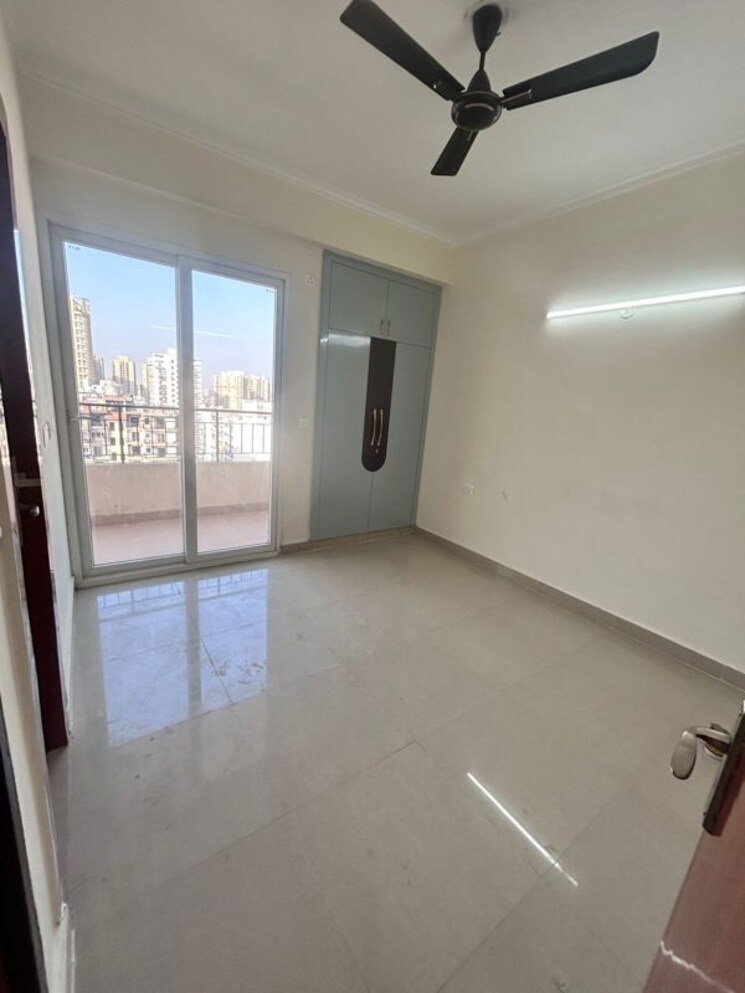 Room, amrapali-crystal-homes 3 Bedroom 1375 Sq.Ft. Apartment In Sector 76 Noida 9856694