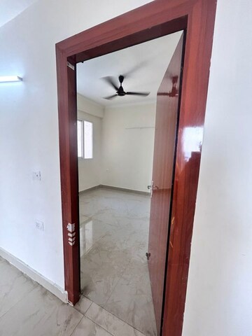 Room in 3 BHK Apartment at Amrapali Crystal Homes, Sector 76 – for Rent