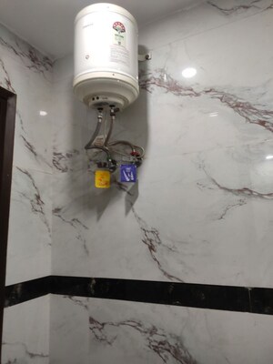 Bathroom in 1 BHK Builder Floor at Ramesh Nagar – for Rent