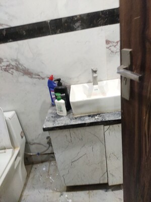 Master Bedroom in 1 BHK Builder Floor at Ramesh Nagar – for Rent