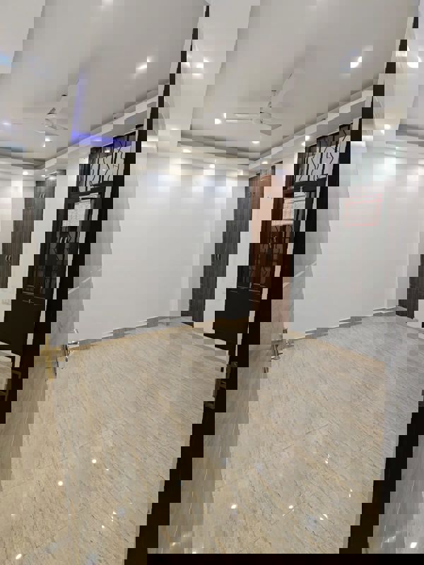 2.5 BHK + Study Room Apartment For Rent in Mahagun Moderne