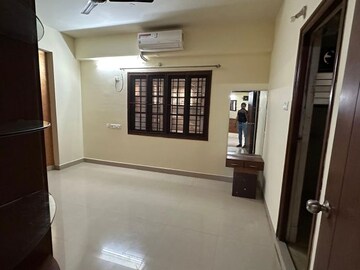 Room in 2.5 BHK Apartment at Surya Tower Izzathnagar, Kondapur – for Rent