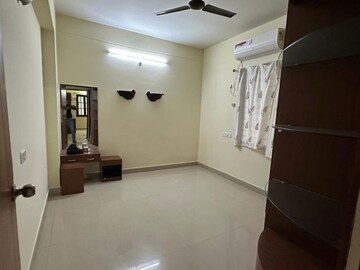Room in 2.5 BHK Apartment at Surya Tower Izzathnagar, Kondapur – for Rent