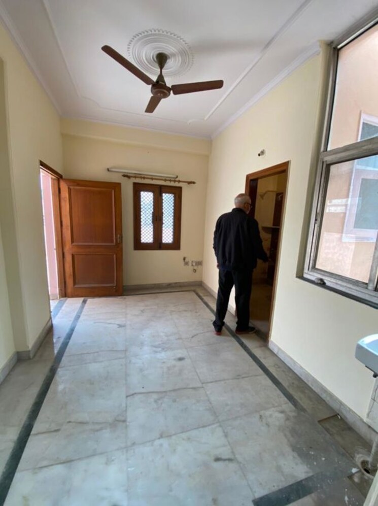 Room, sector 49 1 Bedroom 650 Sq.Ft. Independent House In Sector 49 Noida 9856719