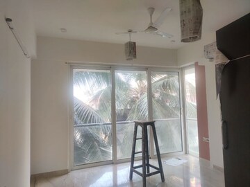 Furnished Amenities in 4 BHK Apartment at White Lotus, Santacruz West – for Rent
