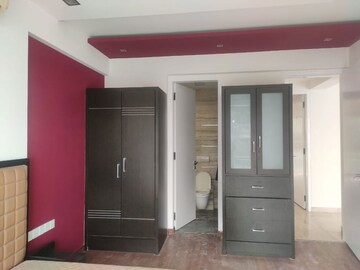 Room in 4 BHK Apartment at White Lotus, Santacruz West – for Rent