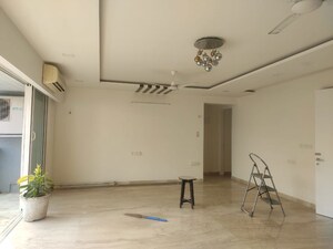 Room in 4 BHK Apartment at White Lotus, Santacruz West – for Rent
