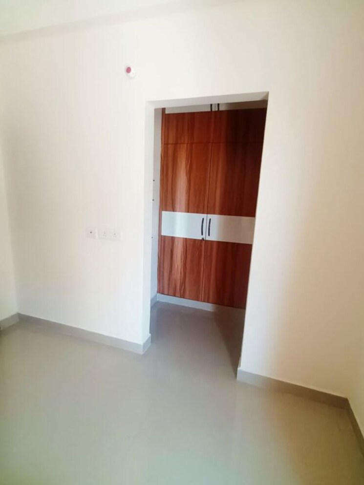 Room, awho-8b 3 Bedroom 1500 Sq.Ft. Apartment In Vrindavan Yojna Lucknow 9856756