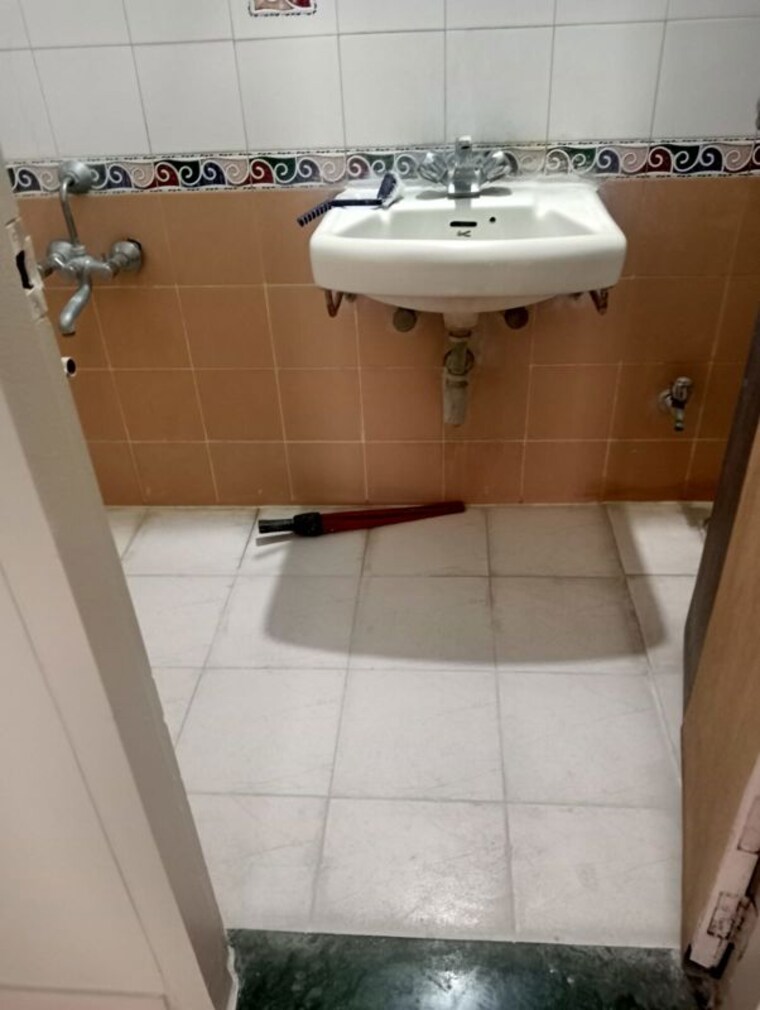 Bathroom, nisarg-varsha 2 Bedroom 900 Sq.Ft. Apartment In Aundh Pune 9856763