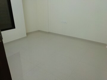 Room in 2 BHK Apartment at Sable Shivsagar Platinum, Sinhagad Road – for Rent