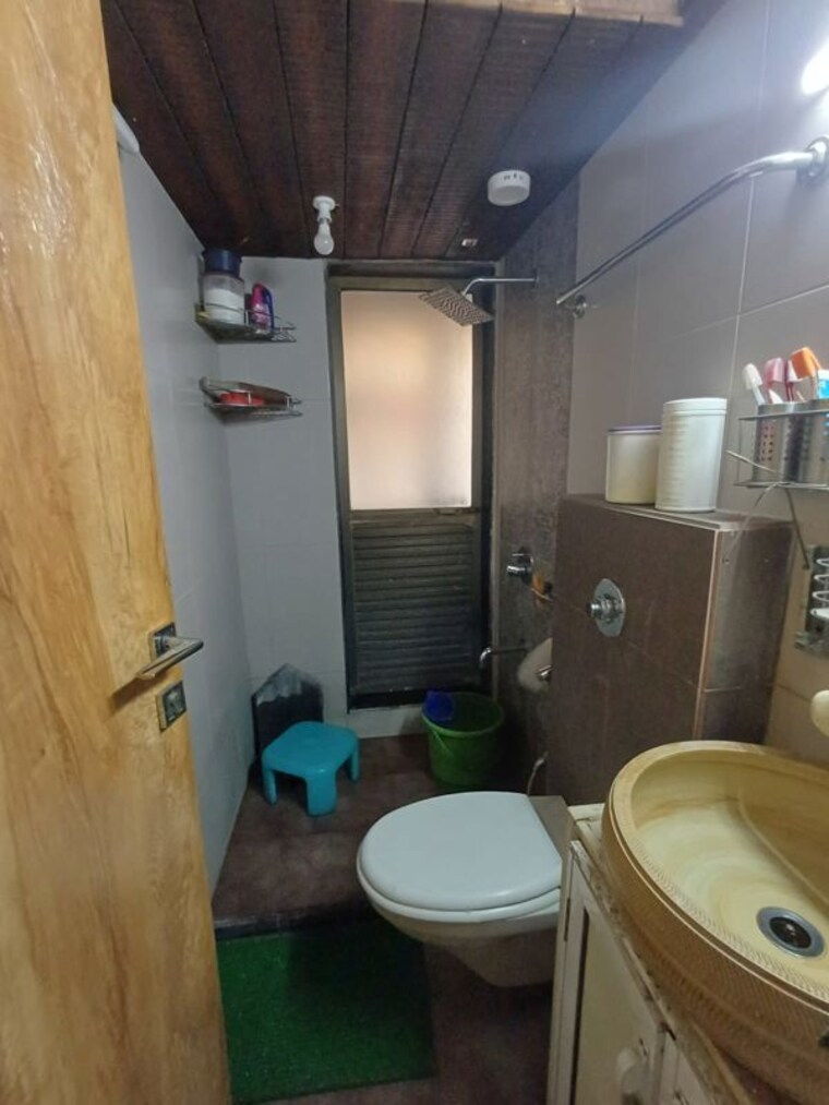 Bathroom, vartak nagar 2 Bedroom 650 Sq.Ft. Apartment In Vartak Nagar Thane 9856789