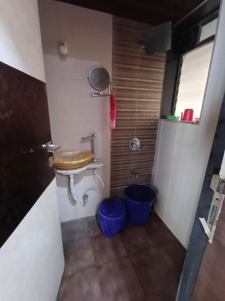 Bathroom, vartak nagar 2 Bedroom 650 Sq.Ft. Apartment In Vartak Nagar Thane 9856825