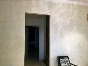 Room in 3.5 BHK Apartment at Saraswati Apartments, Gomti Nagar – for Rent