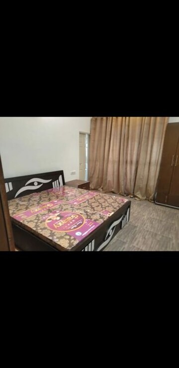 Bedroom in 3.5 BHK Apartment at Saraswati Apartments, Gomti Nagar – for Rent