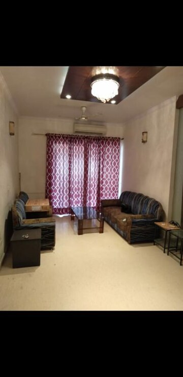 Living Room in 3.5 BHK Apartment at Saraswati Apartments, Gomti Nagar – for Rent