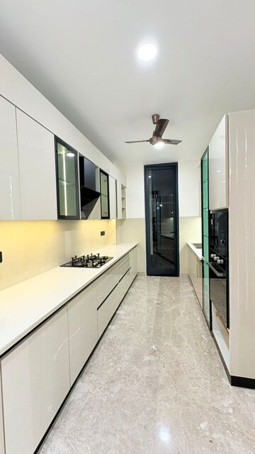 Building Lobby in 3 BHK Builder Floor at BPTP Green Oaks, Sector 70a – for Sale