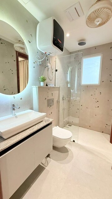 Bathroom in 3.5 BHK Builder Floor at BPTP Green Oaks, Sector 70a – for Sale