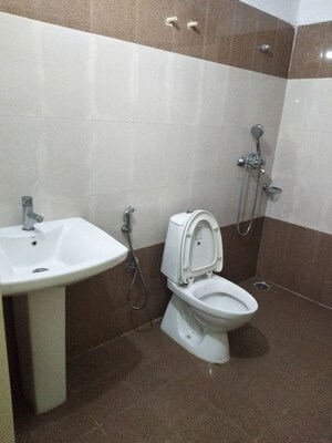Bathroom in 4 BHK Apartment at Parsvnath Royale Floors, Uattardhona – for Rent