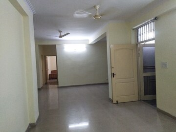 Room in 4 BHK Apartment at Parsvnath Royale Floors, Uattardhona – for Rent