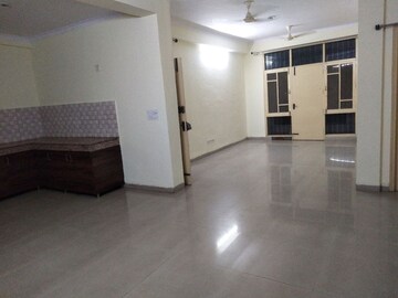 Room in 4 BHK Apartment at Parsvnath Royale Floors, Uattardhona – for Rent