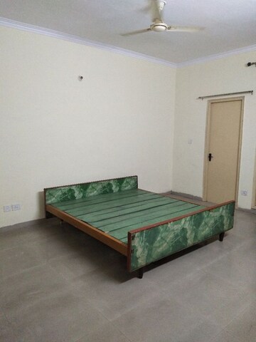Bedroom in 4 BHK Apartment at Parsvnath Royale Floors, Uattardhona – for Rent