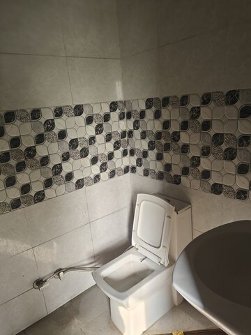 Bathroom in 1 BHK Apartment at Lakkadghat  – for Rent