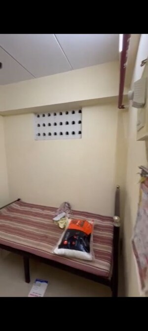 Bathroom in 1 BHK Apartment at Mahalaxmi – for Rent