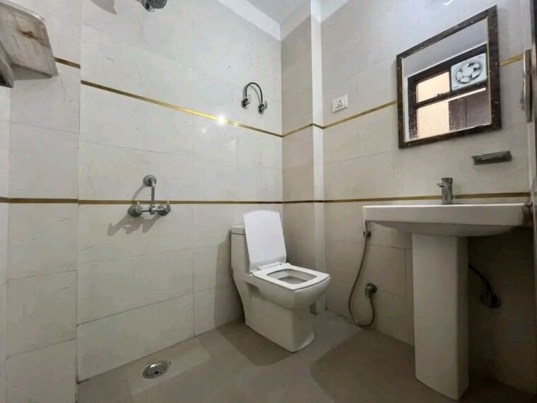 Bathroom, chattarpur 2 Bedroom 900 Sq.Ft. Builder Floor In Chattarpur Delhi 9856916