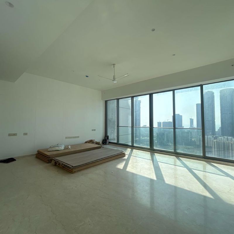 4 BHK + Servant Room Apartment For Sale in Rustomjee Crown