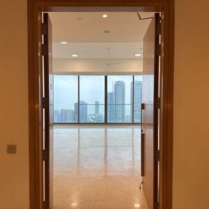 Room in 4 BHK Apartment at Rustomjee Crown, Gokhale Road – for Sale