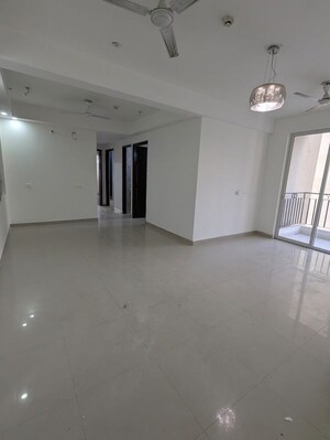 Room in 3 BHK Apartment at Jm Orchid, Sector 76 – for Rent
