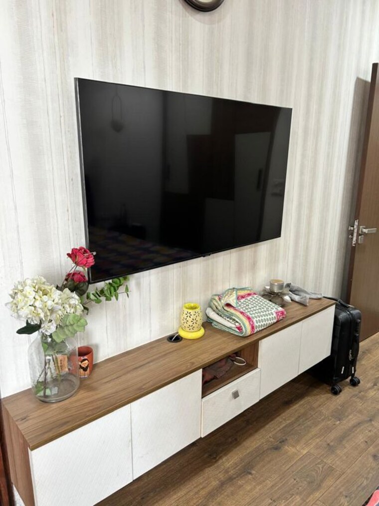 Room, sector 83 3.5 Bedroom 1900 Sq.Ft. Apartment In Sector 83 Gurgaon 9769340