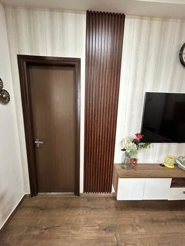 Room in 3.5 BHK Apartment at Sector 83 – for Sale