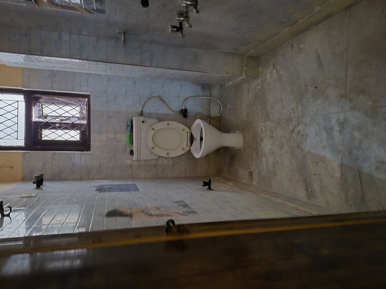 Bathroom, mayur vihar 2.5 Bedroom 450 Sq.Ft. Builder Floor In Mayur Vihar Delhi 9856987