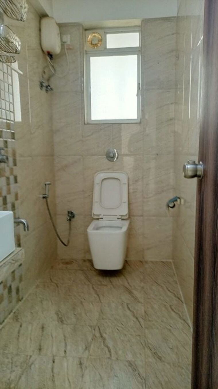 Bathroom, dlh-orchid 3 Bedroom 1600 Sq.Ft. Apartment In Andheri West Mumbai 9856995