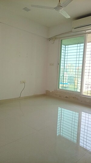 Room in 3 BHK Apartment at DLH Orchid, Andheri West – for Rent