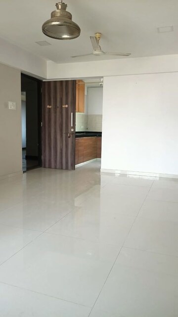 Room in 3 BHK Apartment at DLH Orchid, Andheri West – for Rent