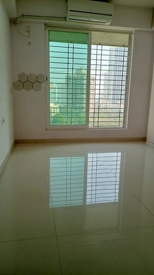 Room in 3 BHK Apartment at DLH Orchid, Andheri West – for Rent