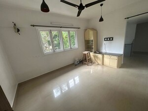 Room in 1 BHK Apartment at Rohit Apartments, Andheri West – for Rent