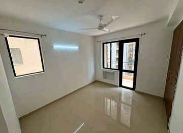 Room in 2 BHK Apartment at RG Luxury Homes, Tech Zone Greater Noida – for Rent