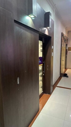  Office Space – Entrance View at Dilkap Chambers, Andheri West - for Rent
