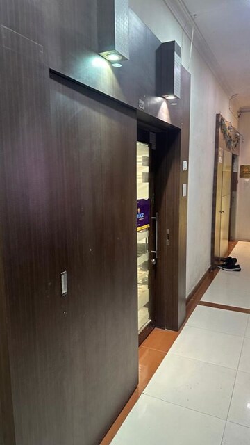  Office Space – Entrance View at Dilkap Chambers, Andheri West - for Rent